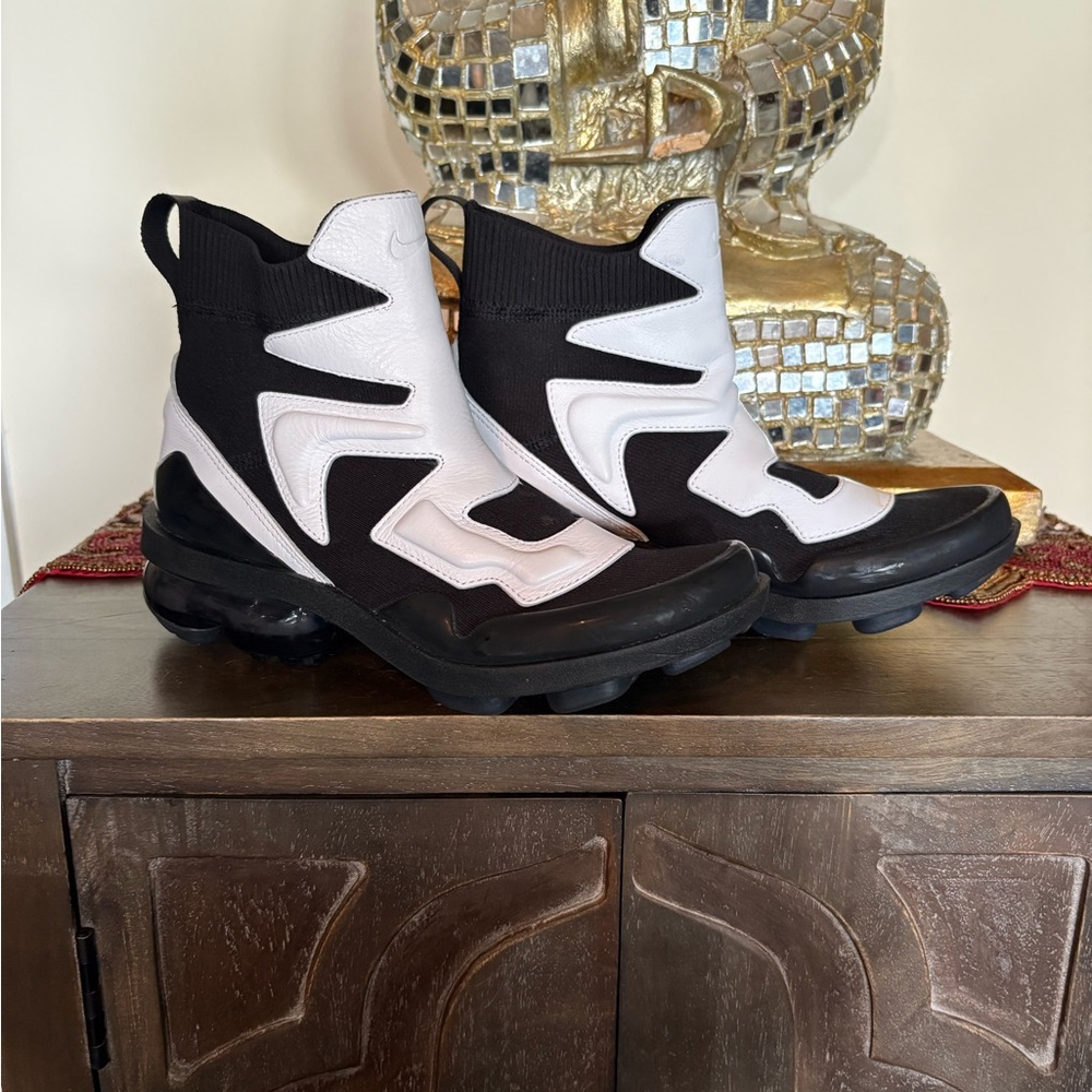 Nike Women's Black and White Vapormax Sneakers - Picture 8 of 11